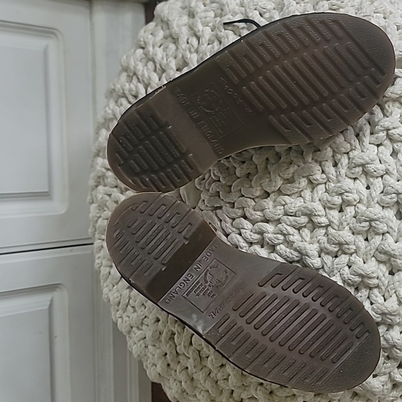 Kids Dr. Martens in Mint Condition - Picture 5 of 7